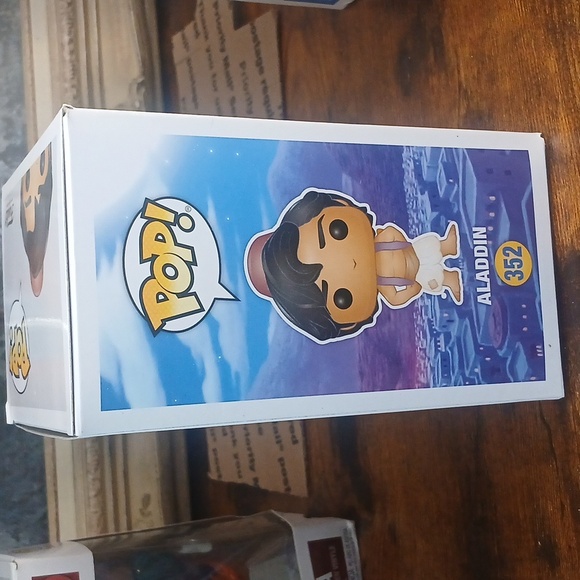 Disney Aladdin Pop! Vinyl with Purple Vest - Picture 6 of 7